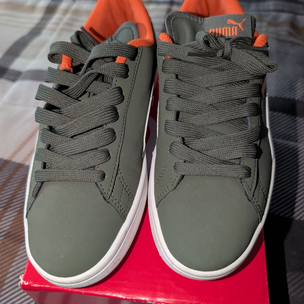 Puma Men's Army Green and Orange Sneakers